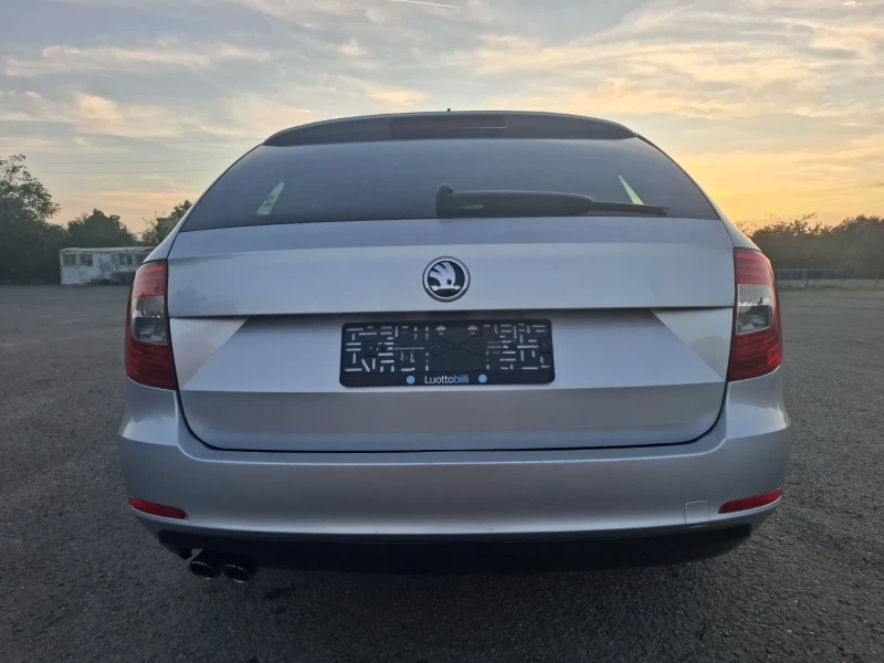 Skoda Superb 2.0tdi 140ps Navi highline , снимка 6 - Автомобили и джипове - 47459415