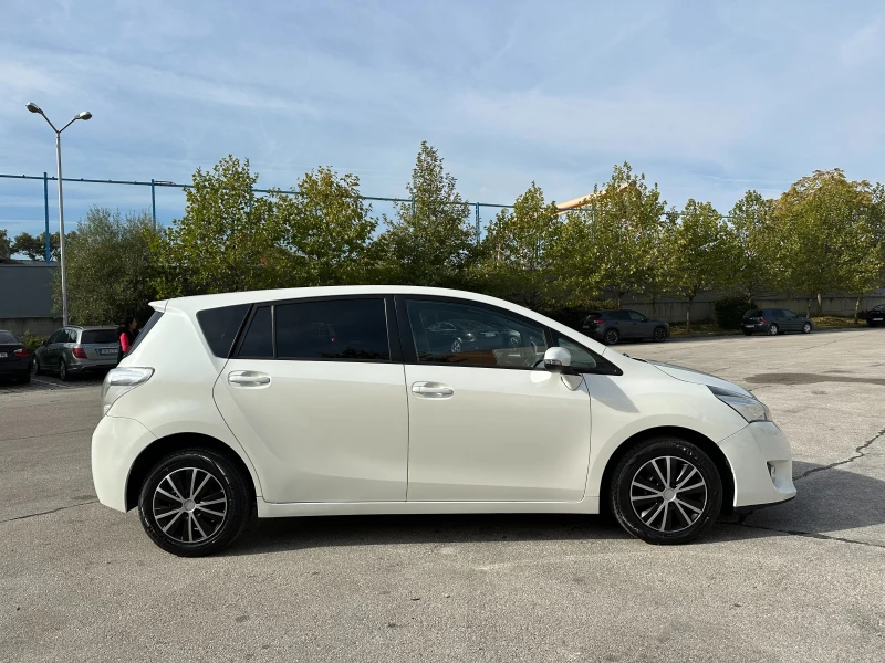 Toyota Verso 2.0D-4D  7-Места, снимка 5 - Автомобили и джипове - 47666669