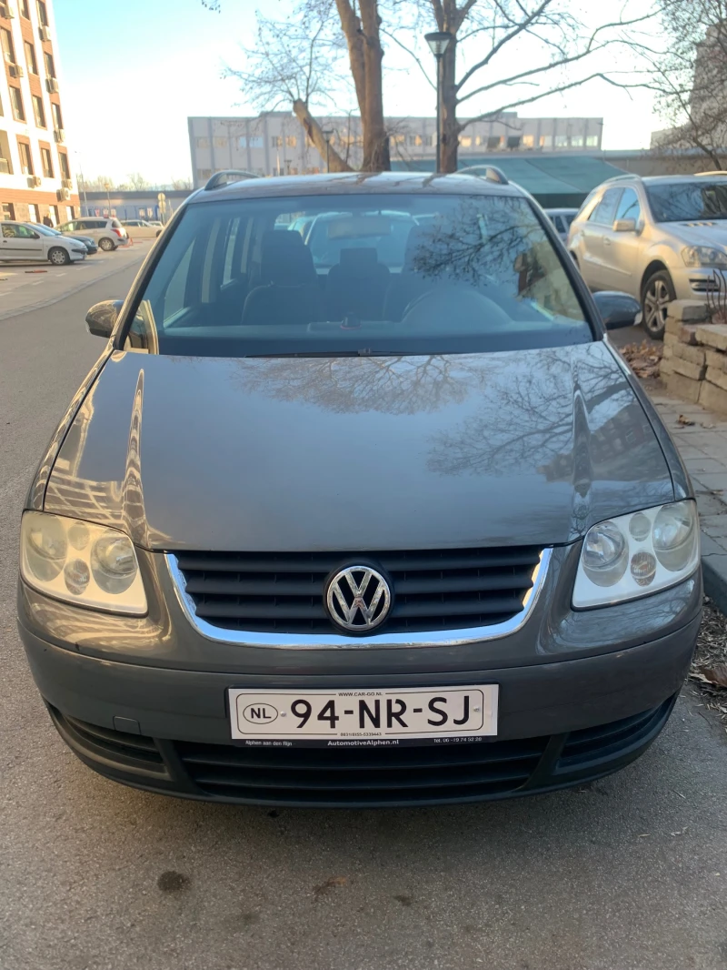 VW Touran 1.6, снимка 1 - Автомобили и джипове - 48368366