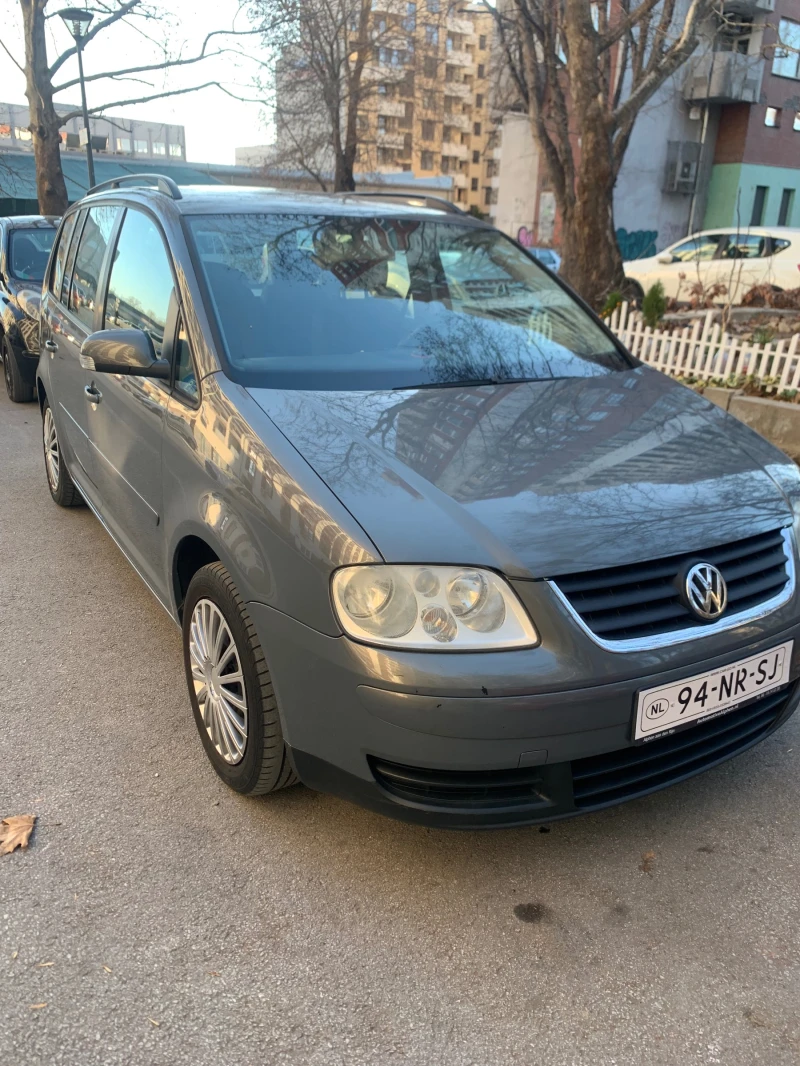 VW Touran 1.6, снимка 2 - Автомобили и джипове - 48368366