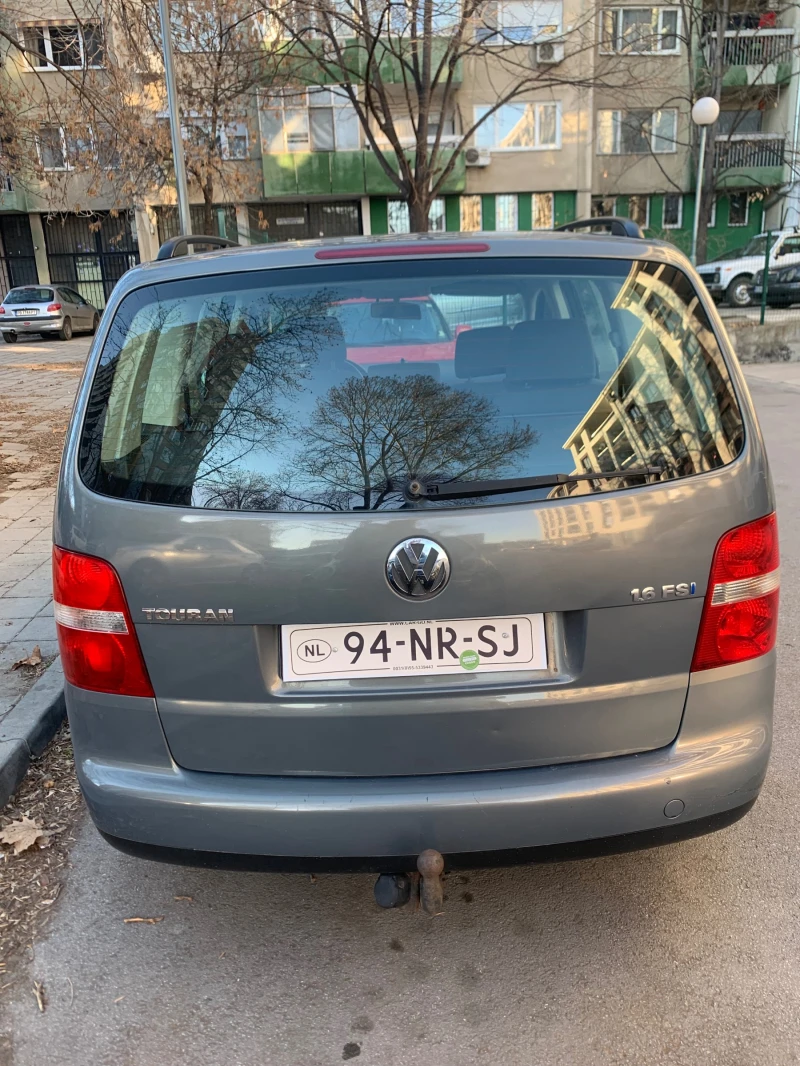 VW Touran 1.6, снимка 4 - Автомобили и джипове - 48368366