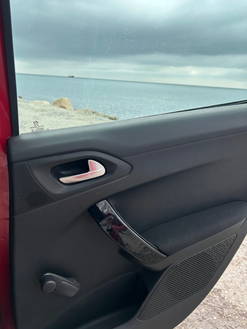 Peugeot 208, снимка 9 - Автомобили и джипове - 52919704