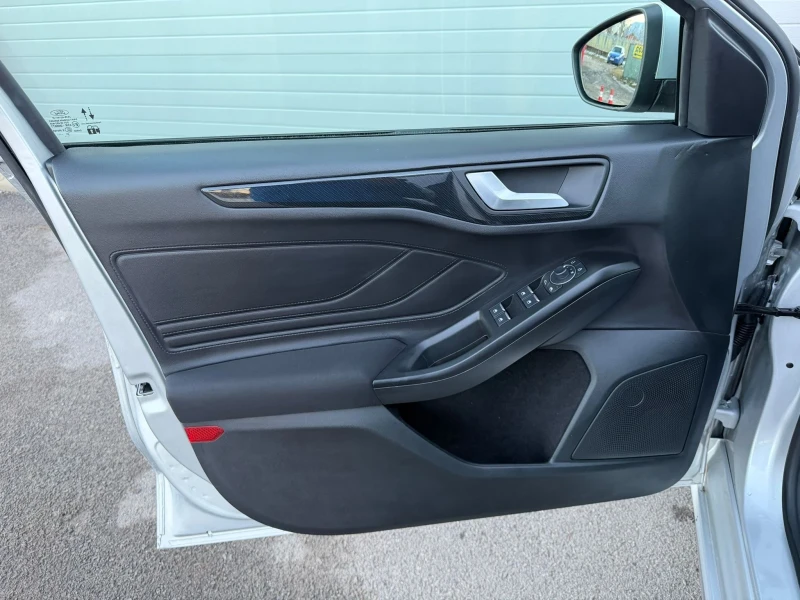 Ford Focus 1.5D ST-LINE AUTOMATIK NAVI KEY LESS START STOP , снимка 12 - Автомобили и джипове - 53114169