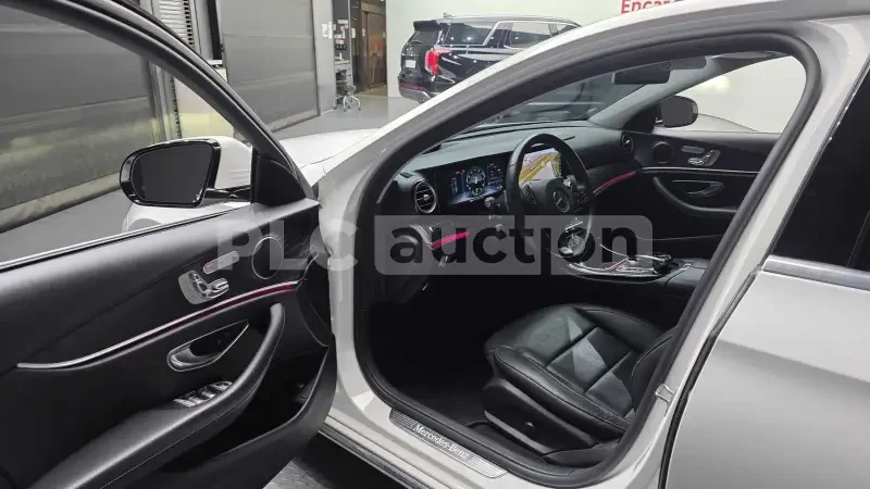 Mercedes-Benz E 300, снимка 10 - Автомобили и джипове - 55010688