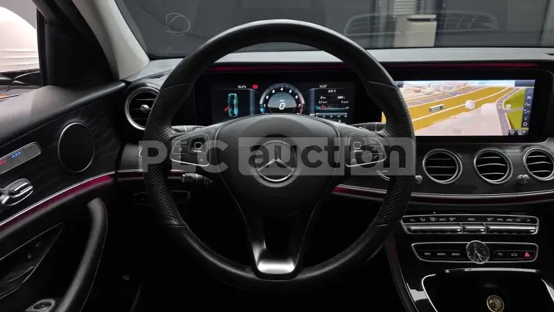 Mercedes-Benz E 300, снимка 13 - Автомобили и джипове - 55010688