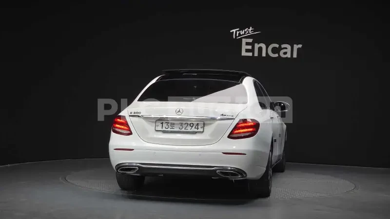 Mercedes-Benz E 300, снимка 4 - Автомобили и джипове - 55010688