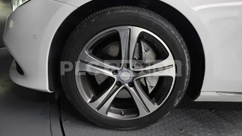 Mercedes-Benz E 300, снимка 5 - Автомобили и джипове - 55010688