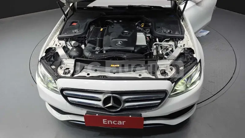 Mercedes-Benz E 300, снимка 6 - Автомобили и джипове - 55010688