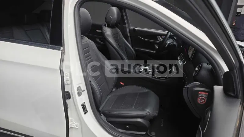 Mercedes-Benz E 300, снимка 12 - Автомобили и джипове - 55010688