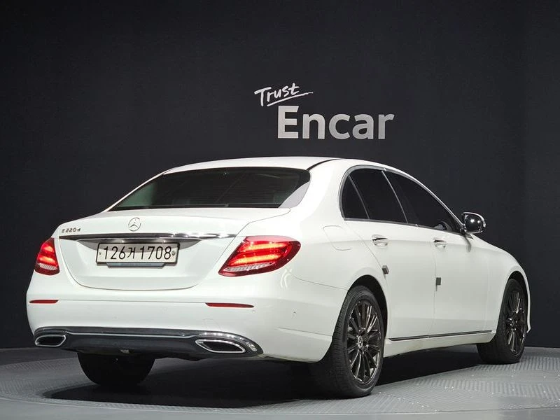 Mercedes-Benz E 220 E220d Avantgarde| 194к.с.| ВКЛ.ТЕХНОТЕСТ, снимка 2 - Автомобили и джипове - 55217851