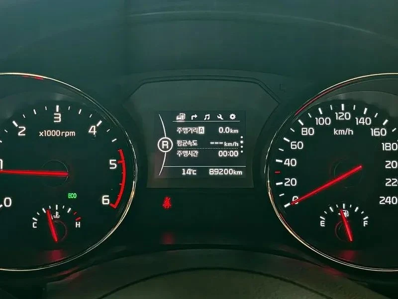 Kia Carnival, снимка 10 - Автомобили и джипове - 56689477