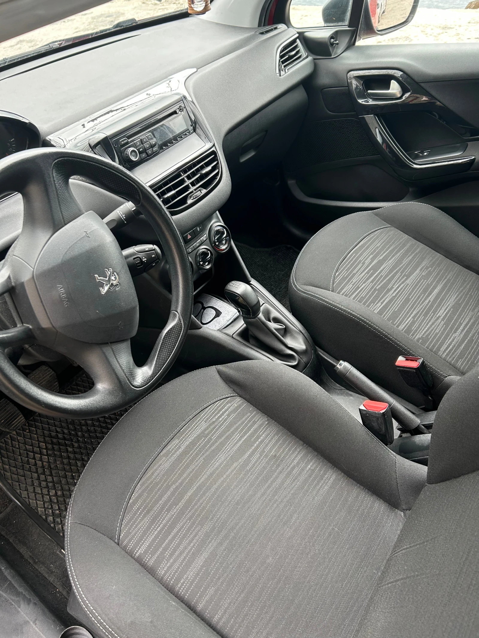 Peugeot 208  - изображение 5