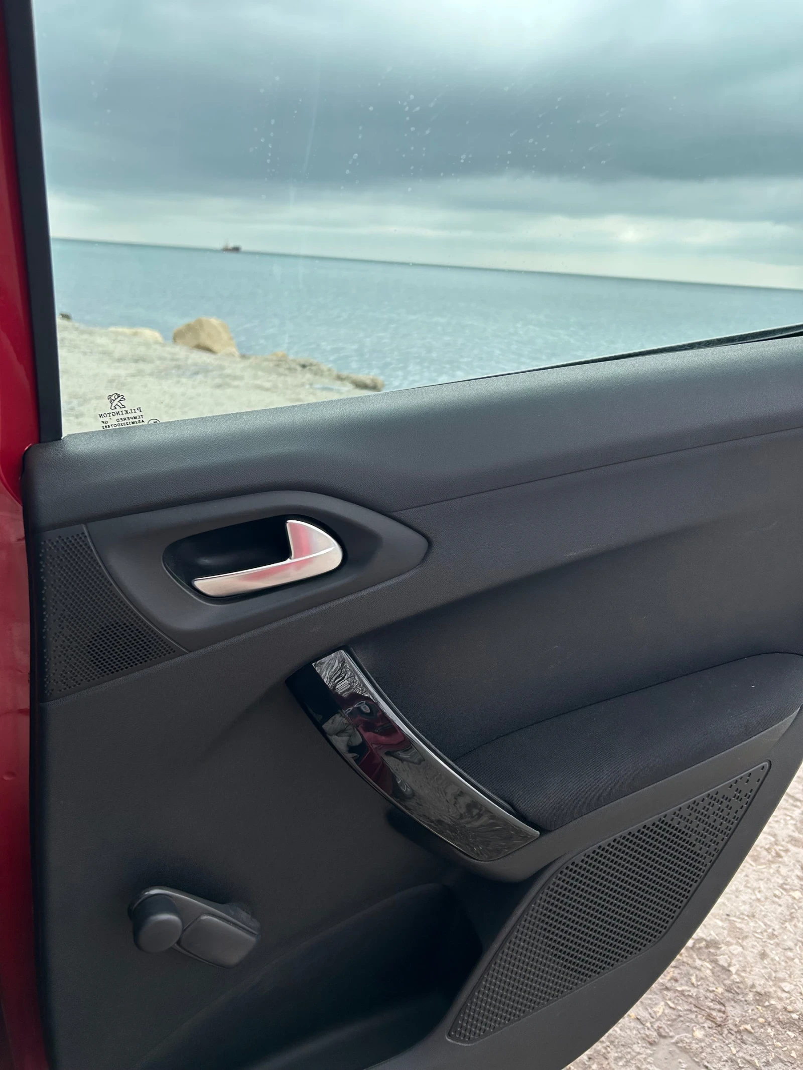 Peugeot 208  - изображение 9