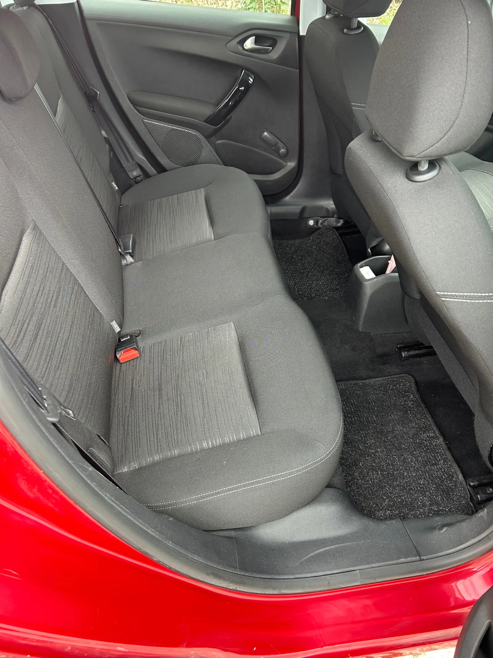 Peugeot 208  - изображение 7