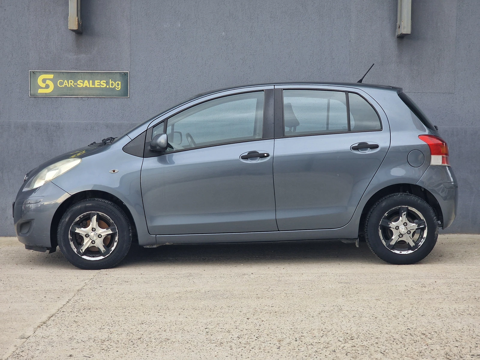 Toyota Yaris 1.0 Закупен от България - изображение 5