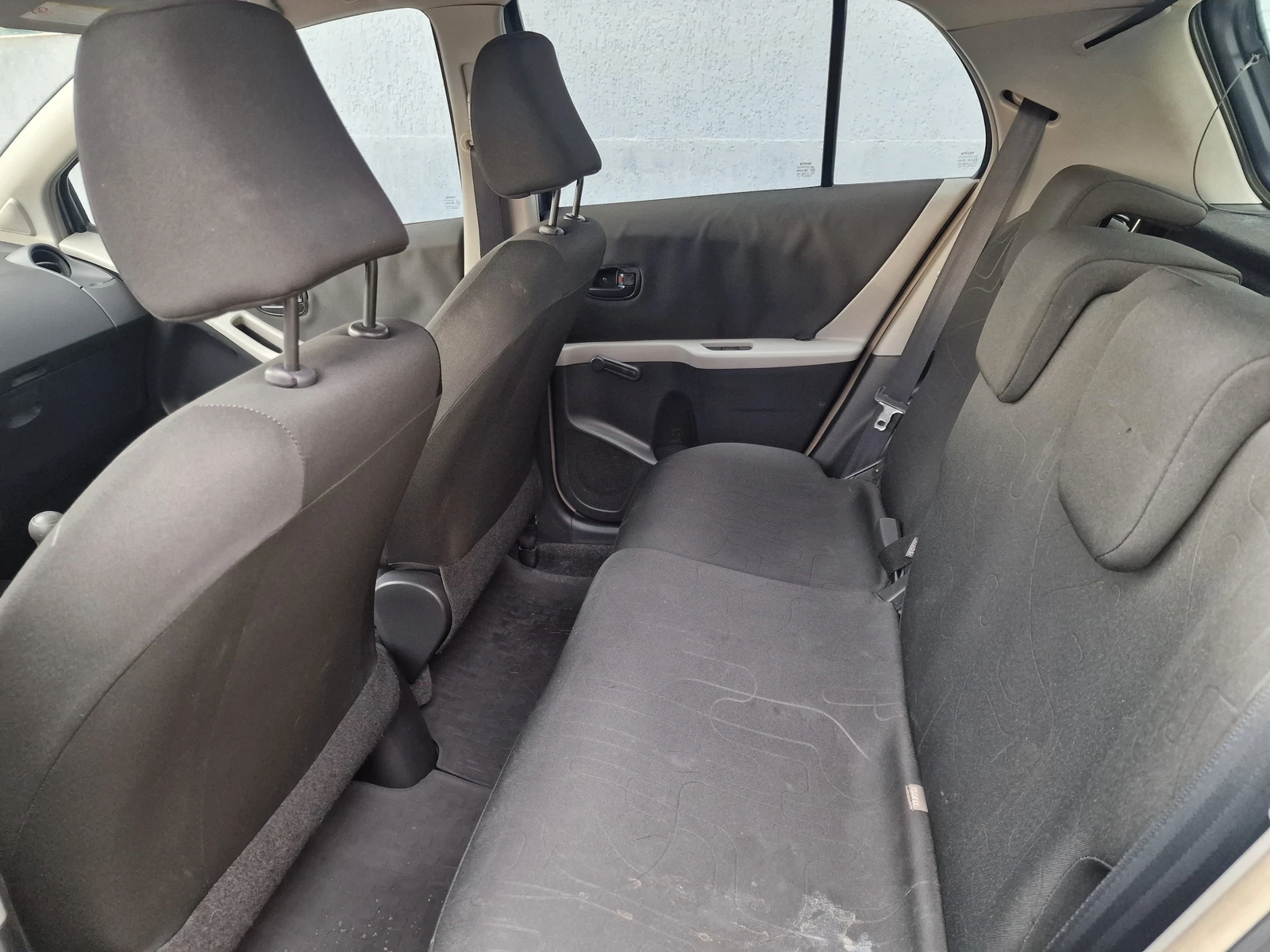 Toyota Yaris 1.0 Закупен от България, снимка 13 - Автомобили и джипове - 53730581