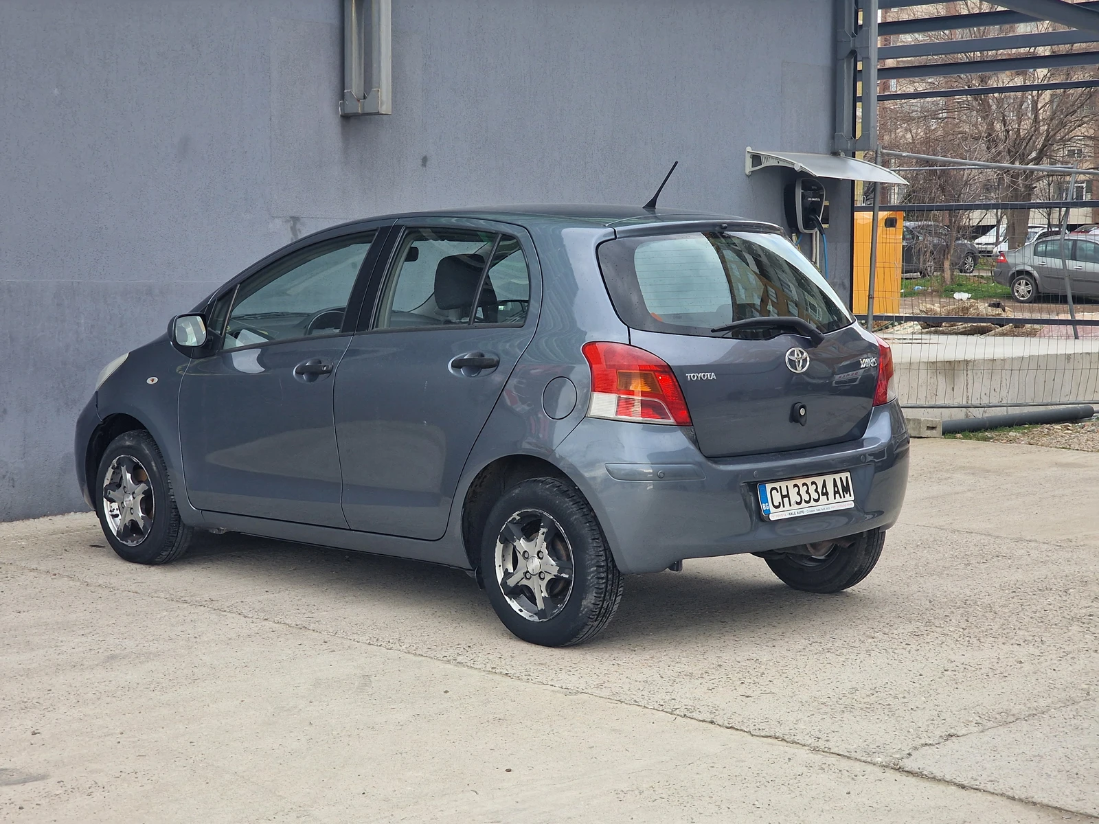 Toyota Yaris 1.0 Закупен от България - изображение 6