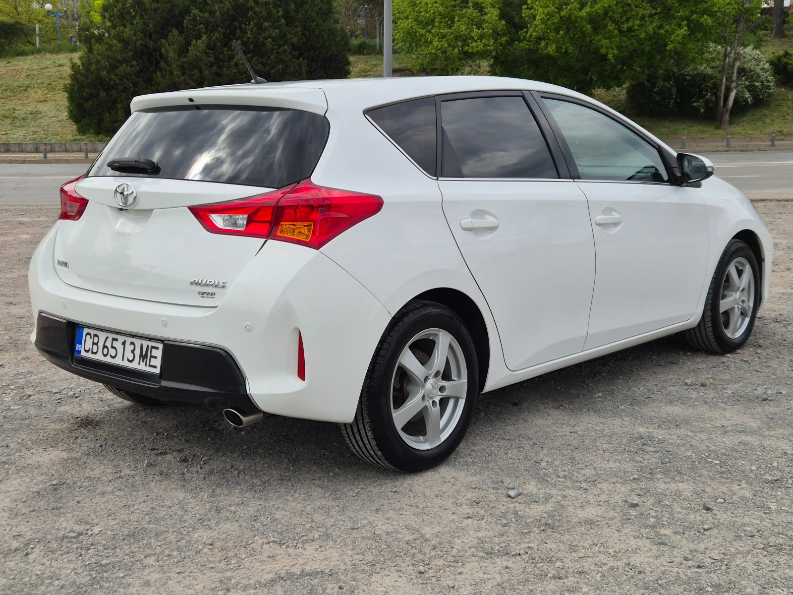 Toyota Auris 2.0D-4D 124кс, снимка 5 - Автомобили и джипове - 54358302