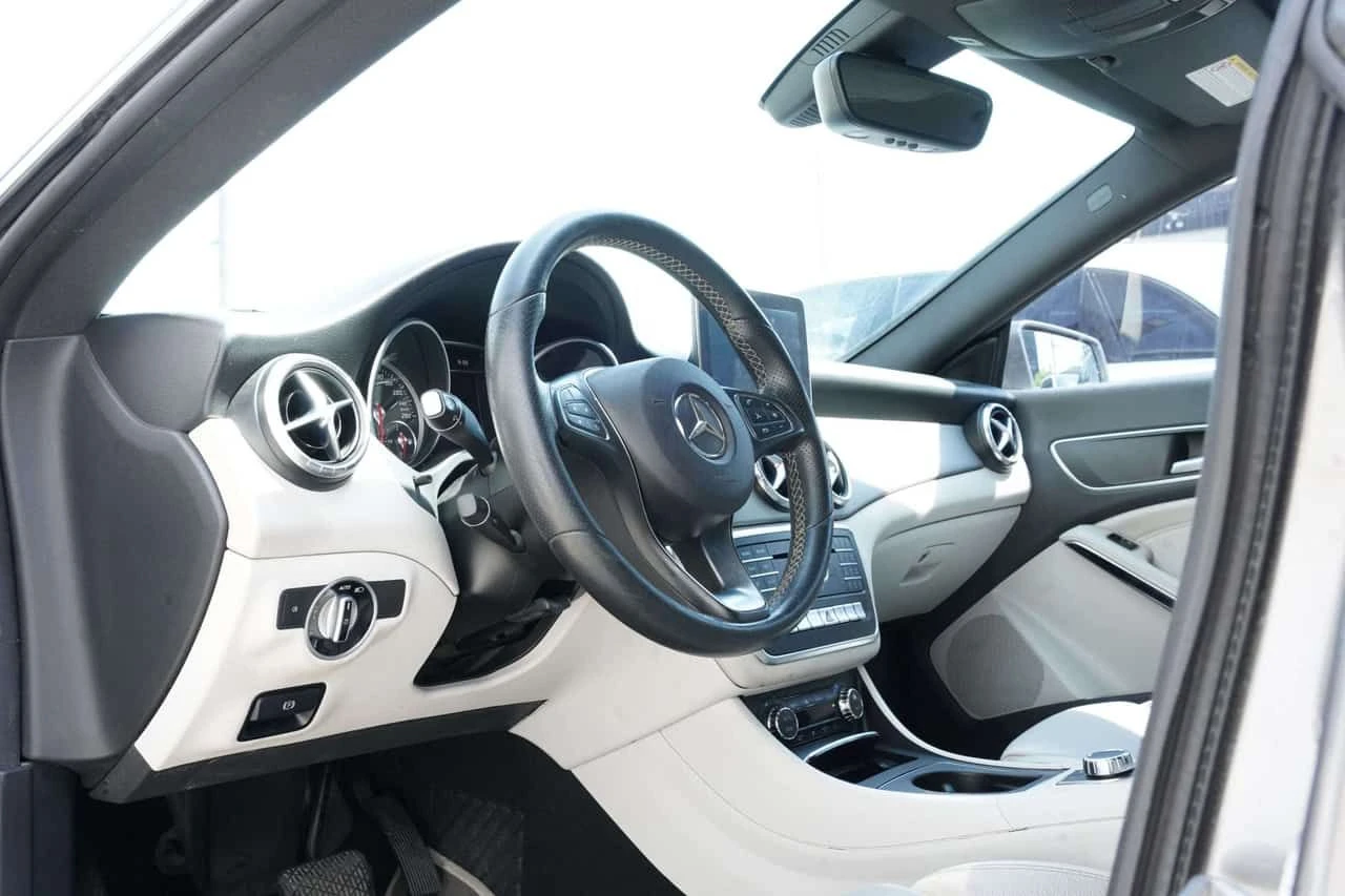 Mercedes-Benz CLA * CLA250/ 4MATIC/ AMG / PANOROOF/ NAV/ CAMERA * CA, снимка 10 - Автомобили и джипове - 54930615