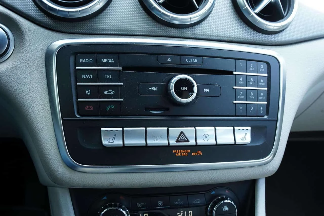 Mercedes-Benz CLA * CLA250/ 4MATIC/ AMG / PANOROOF/ NAV/ CAMERA * CA, снимка 16 - Автомобили и джипове - 54930615
