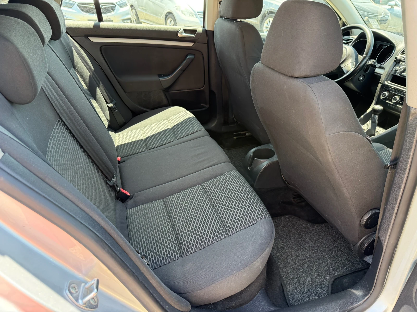 VW Golf 1.6TDI 4x4 6sk, снимка 9 - Автомобили и джипове - 55026974