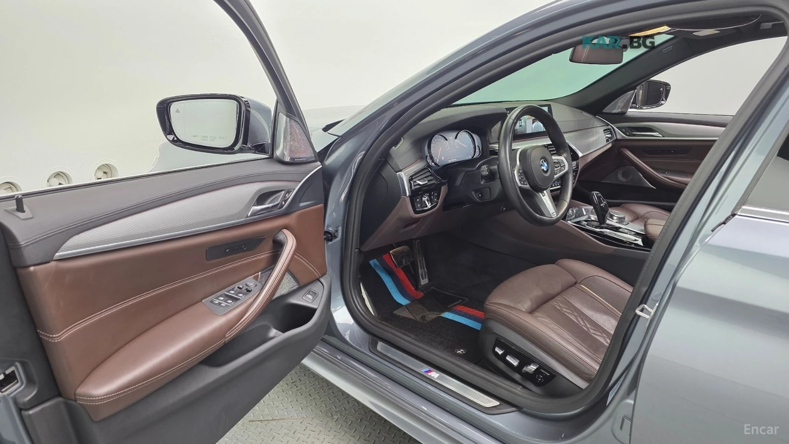 BMW 530 * M PACK* 360* Ambient Light* Head-up* Пано* , снимка 10 - Автомобили и джипове - 55100038