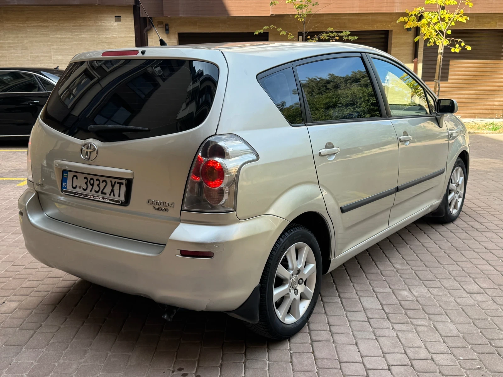 Toyota Corolla verso 1.8 Автоматик!, снимка 4 - Автомобили и джипове - 56309309