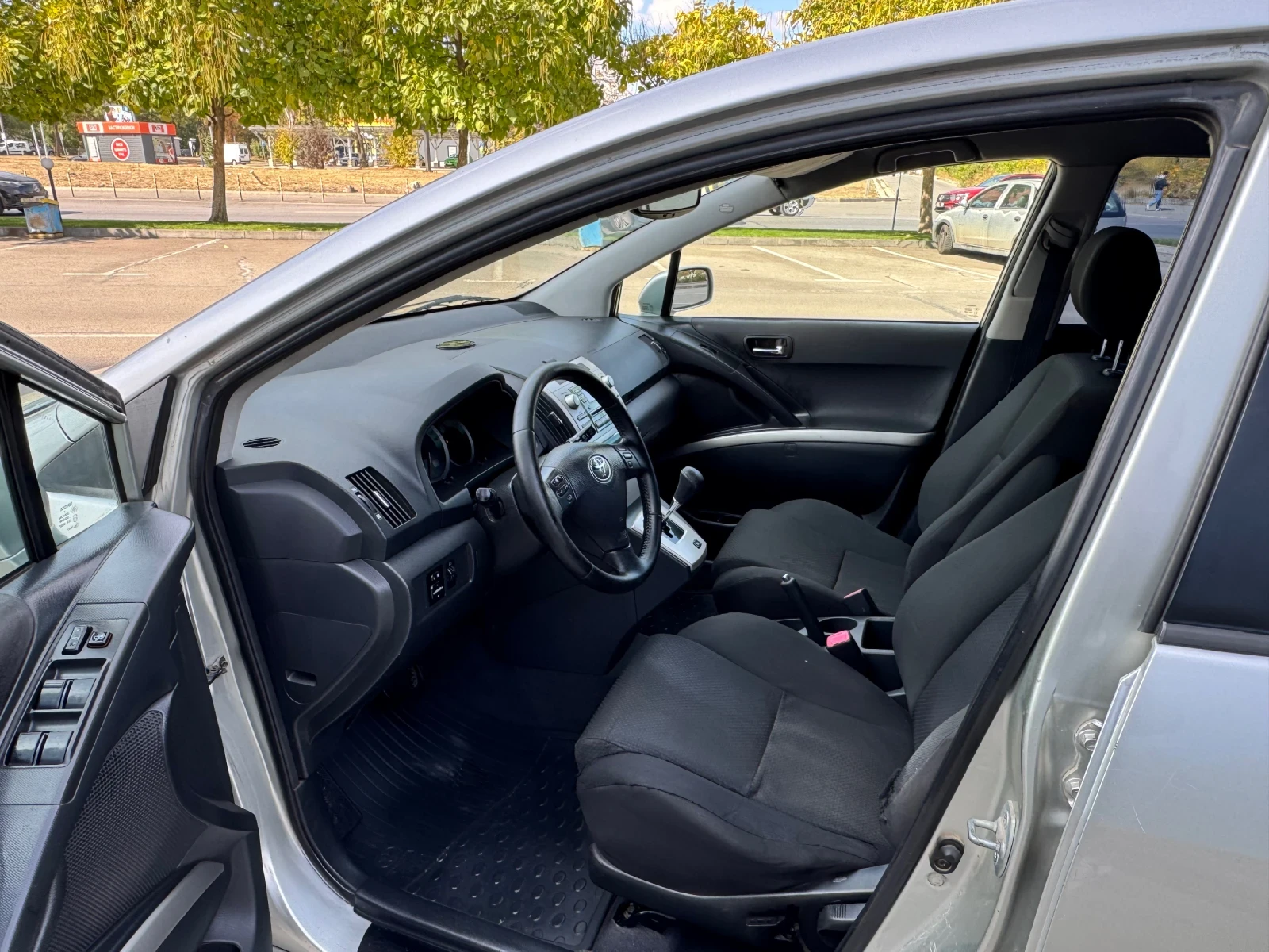 Toyota Corolla verso, снимка 8 - Автомобили и джипове - 56309309