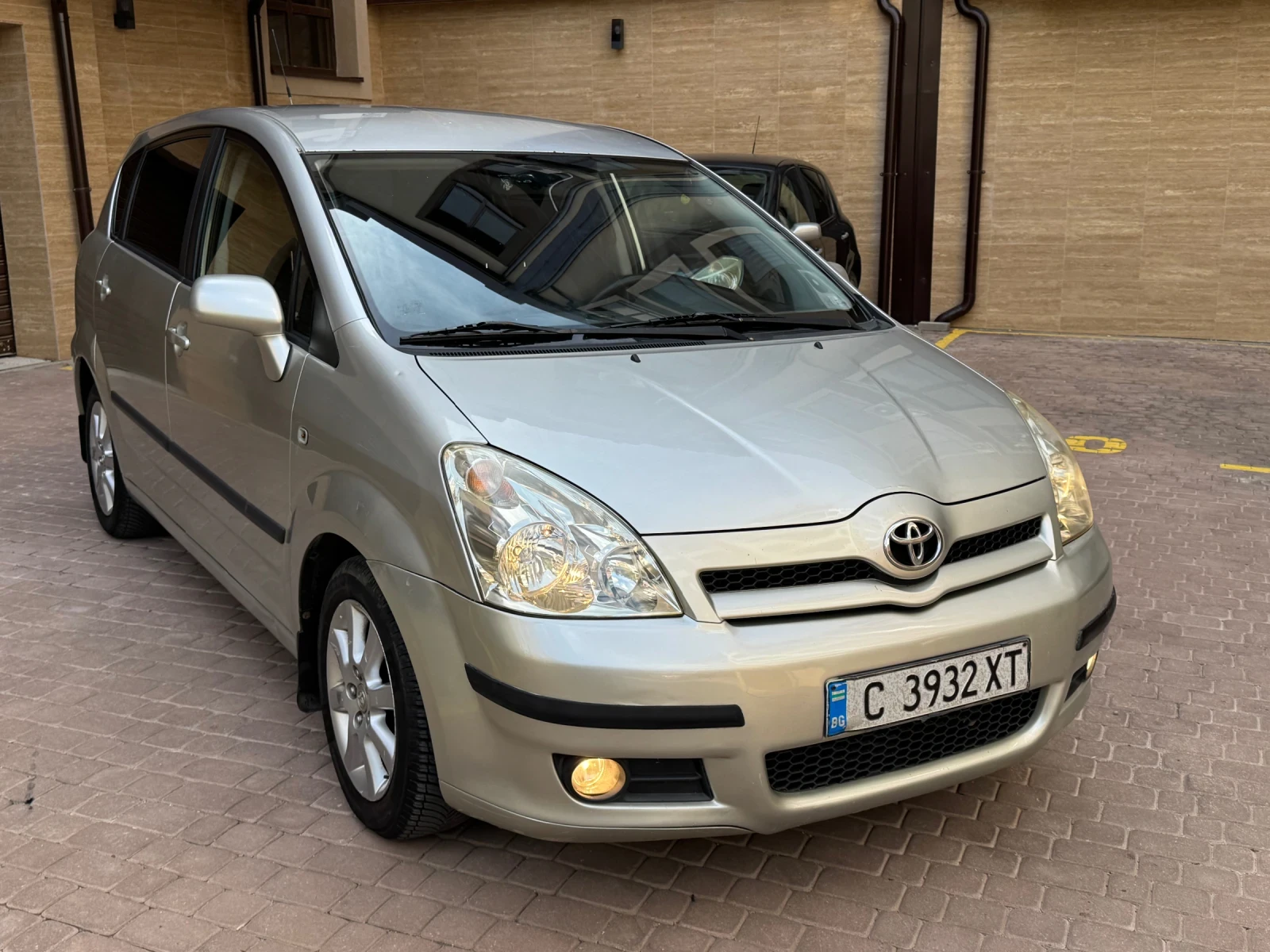 Toyota Corolla verso 1.8 Автоматик!, снимка 3 - Автомобили и джипове - 56309309