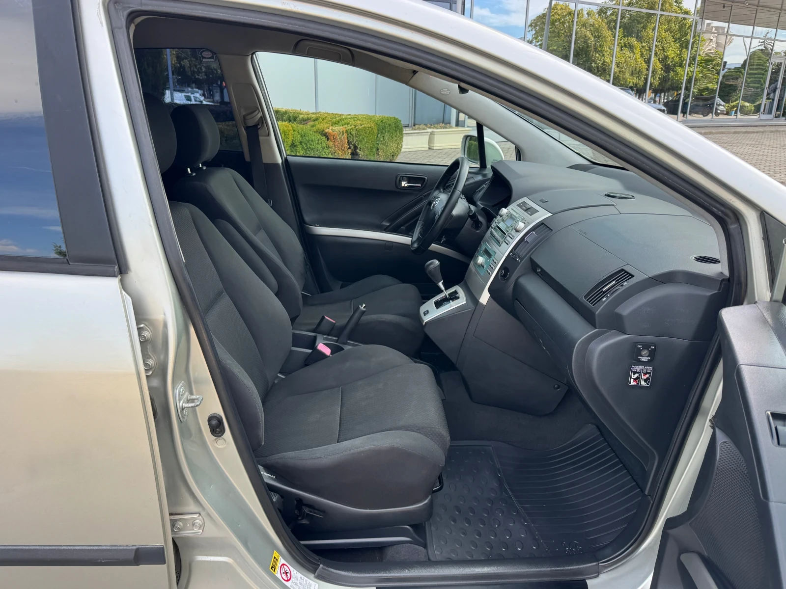 Toyota Corolla verso, снимка 10 - Автомобили и джипове - 56309309