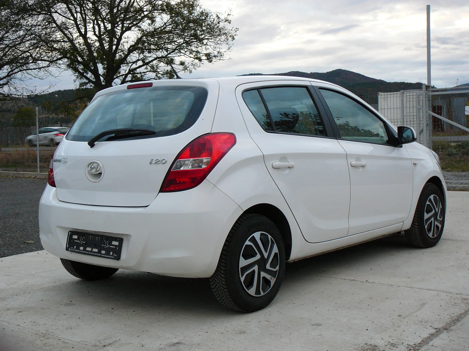 Hyundai I20 1.25i 78кс, снимка 3 - Автомобили и джипове - 56731525