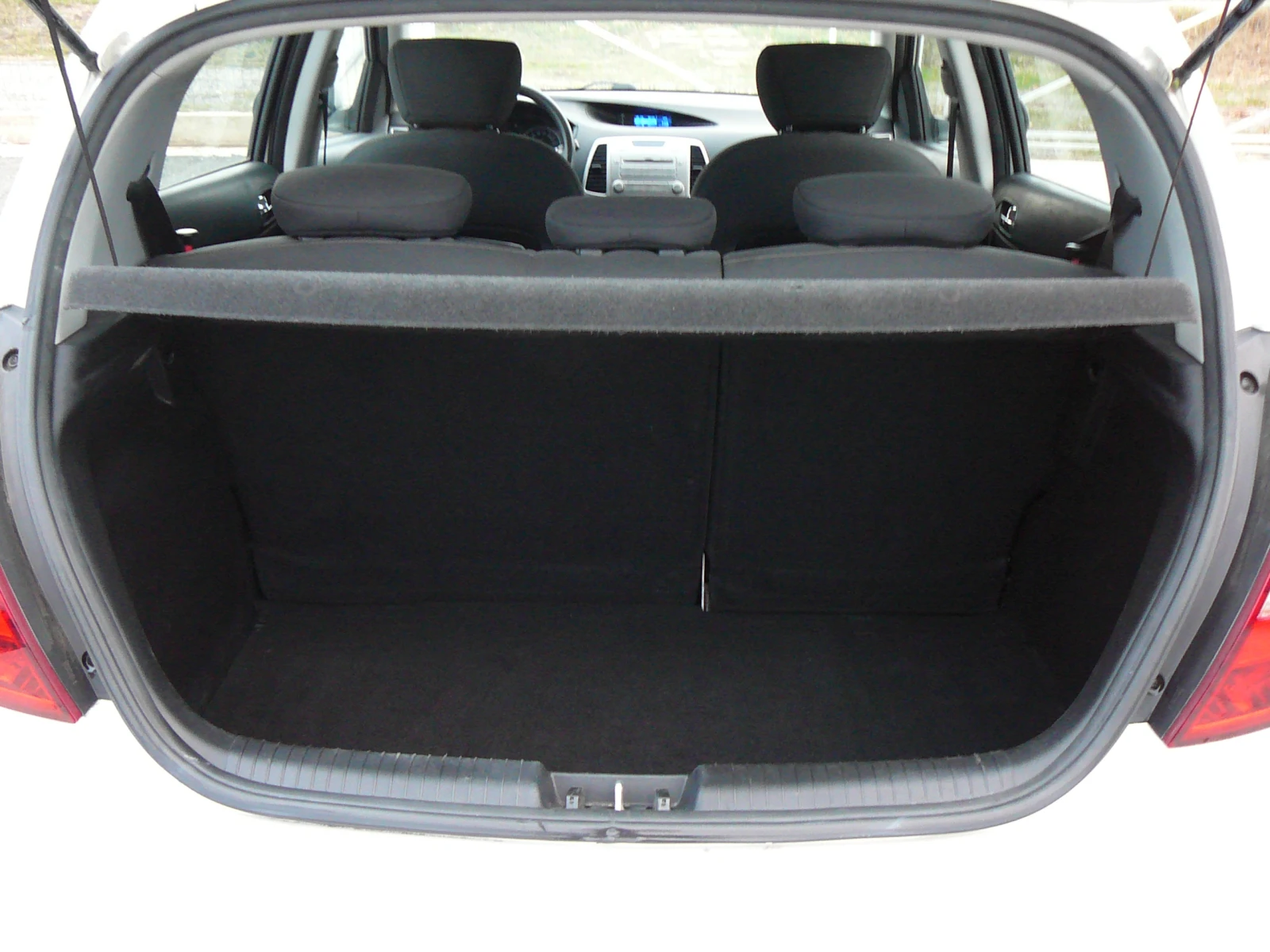 Hyundai I20 1.25i 78кс, снимка 5 - Автомобили и джипове - 56731525