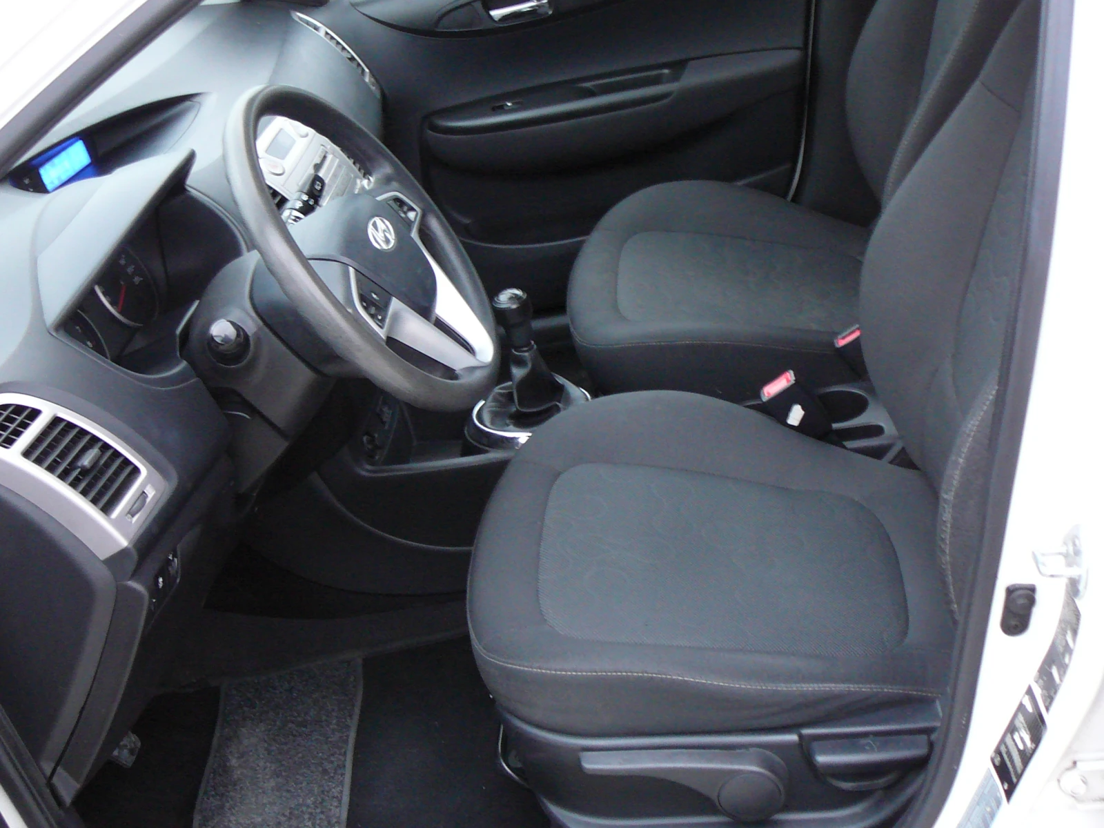 Hyundai I20 1.25i 78кс, снимка 7 - Автомобили и джипове - 56731525