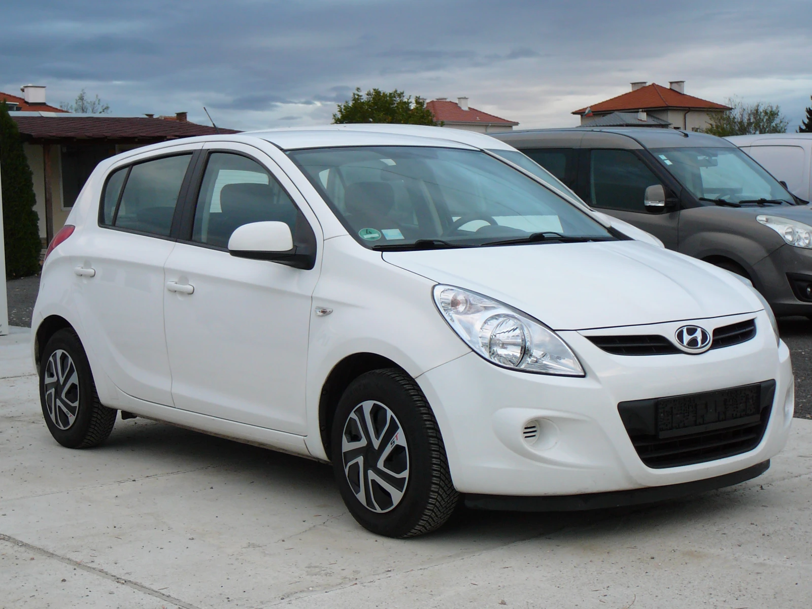 Hyundai I20 1.25i 78кс, снимка 2 - Автомобили и джипове - 56731525