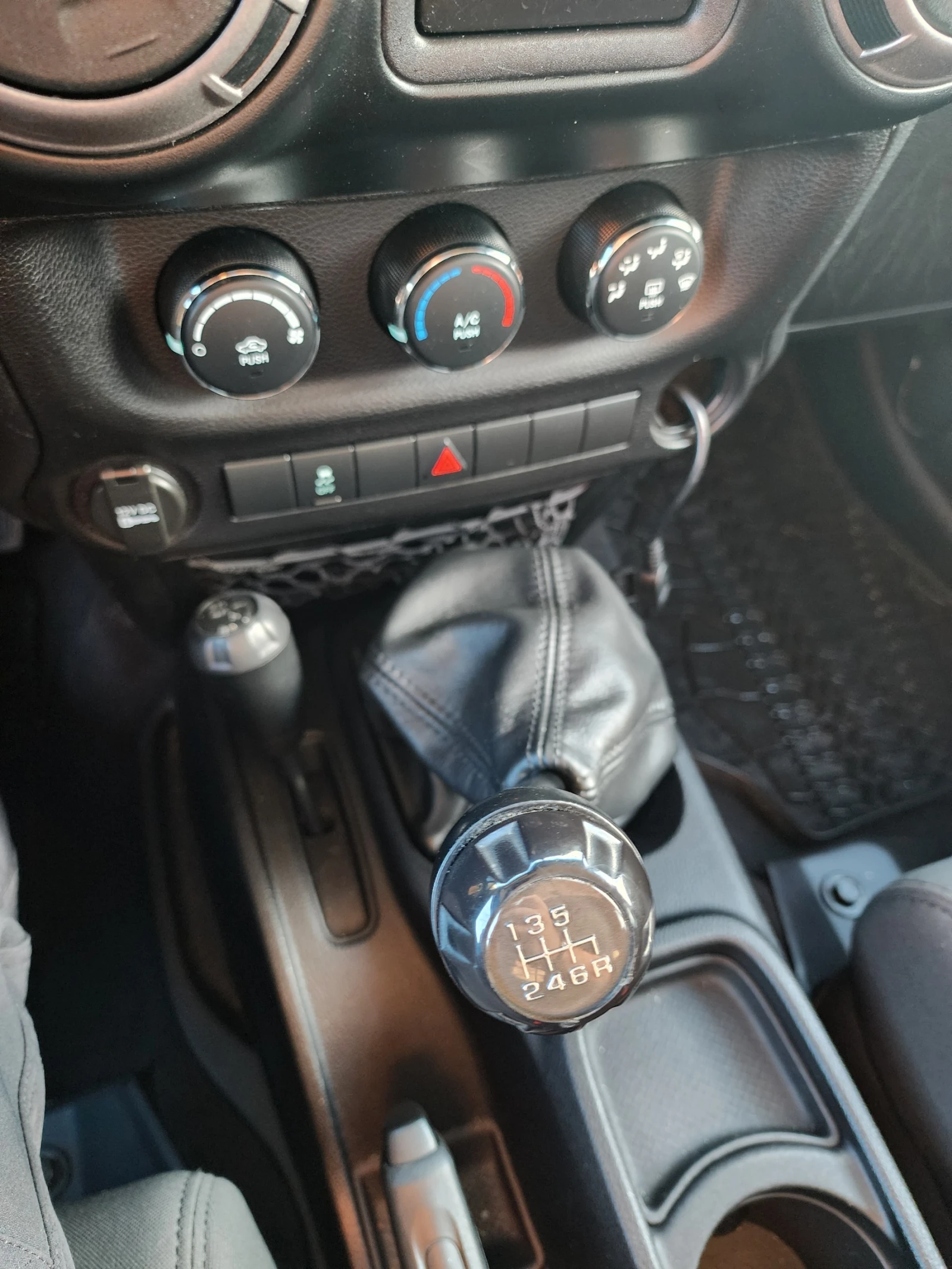 Jeep Wrangler 3.6 Pentastar  . | Mobile.bg   12