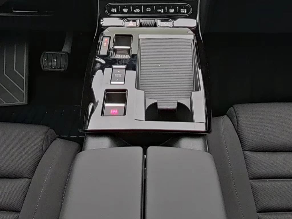 Citroen C5 Aircross НОВ!ELECTRO/213HP/CAM/KOMFORT/ACC/LED/DIGITAL/279z, снимка 12 - Автомобили и джипове - 54120840