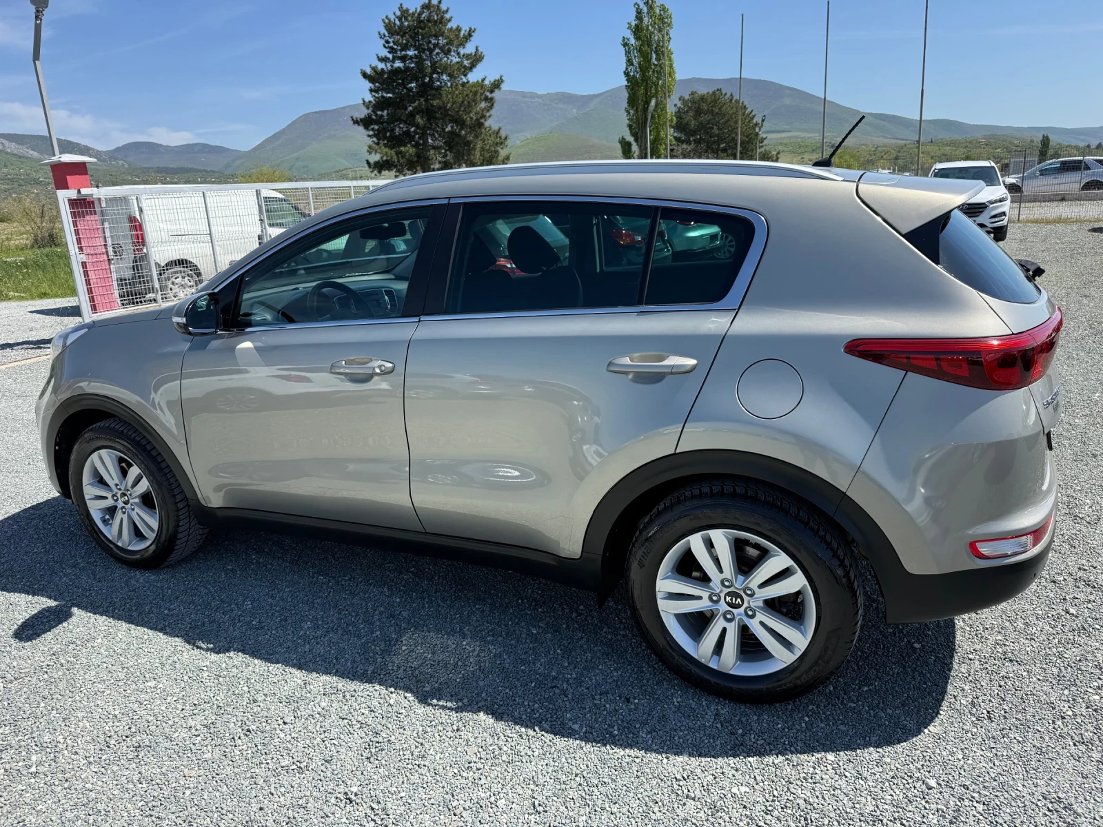 Kia Sportage (KATO НОВА), снимка 9 - Автомобили и джипове - 54340491