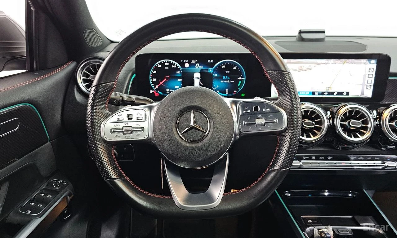 Mercedes-Benz GLB 250 4MATIC/AMG LINE/LANE DEPARTURE/DRIVER ASSIST, снимка 12 - Автомобили и джипове - 54418211