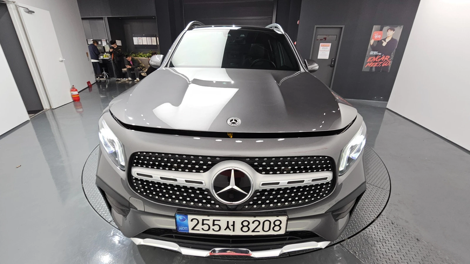 Mercedes-Benz GLB 250 4MATIC/AMG LINE/LANE DEPARTURE/DRIVER ASSIST, снимка 7 - Автомобили и джипове - 54418211