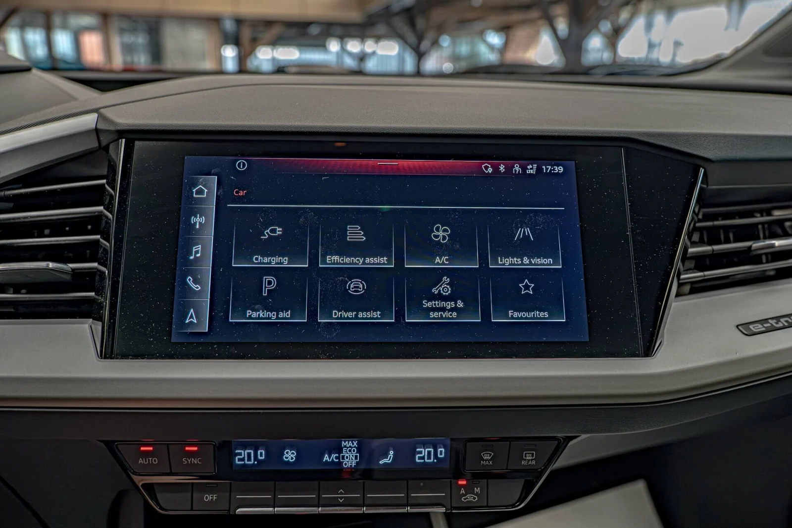 Audi Q4 35 E-Tron/Distronic/Lane Assist/PDC/Pre-Sense/E-So, снимка 9 - Автомобили и джипове - 55180443