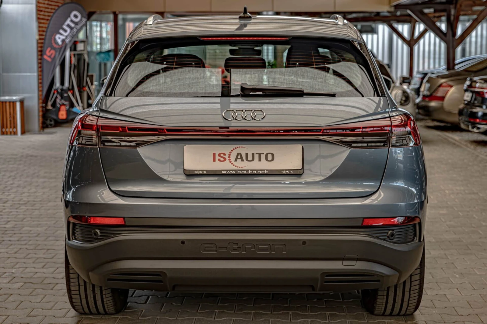 Audi Q4 35 E-Tron/Distronic/Lane Assist/PDC/Pre-Sense/E-So, снимка 4 - Автомобили и джипове - 55180443