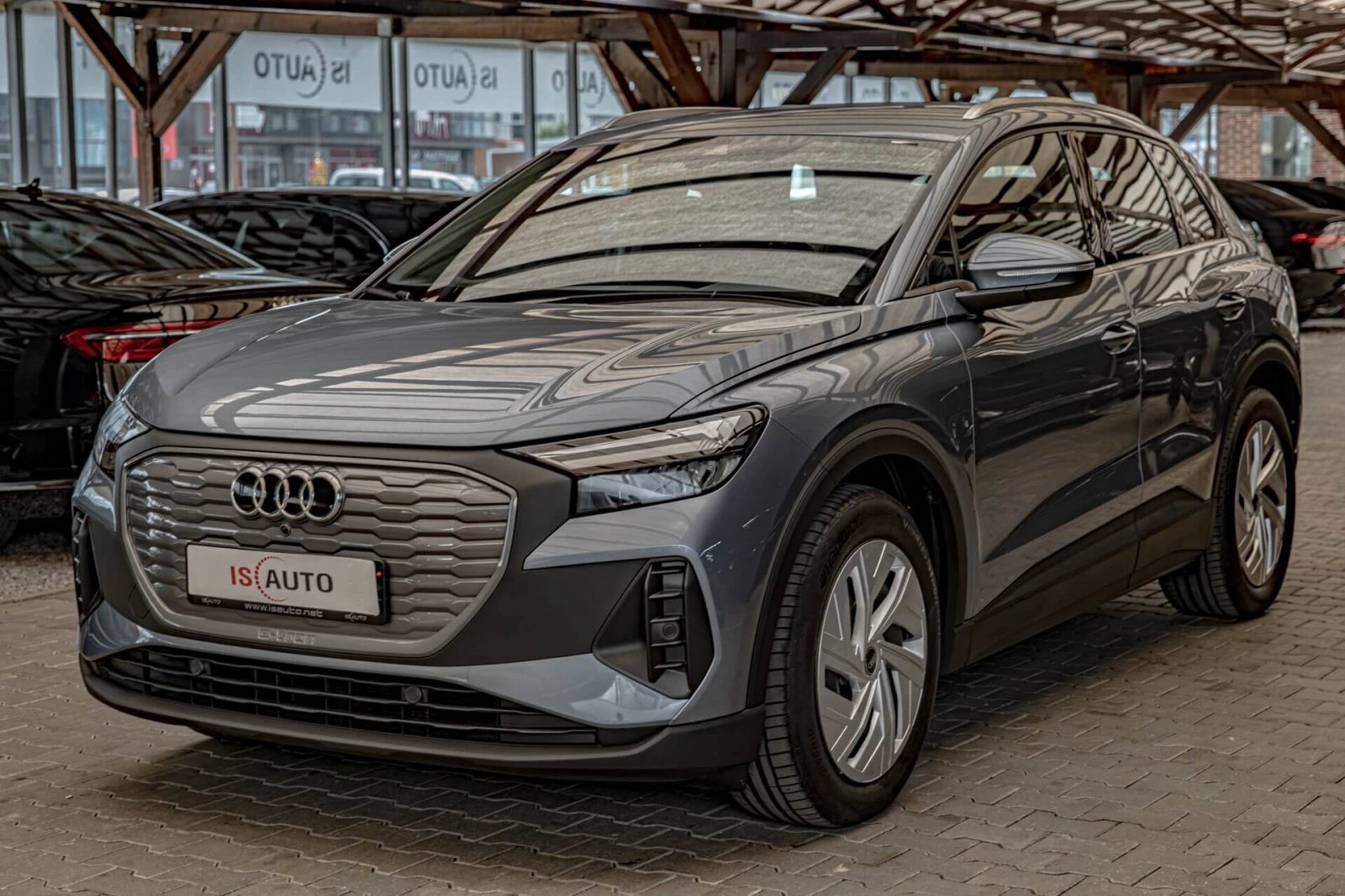 Audi Q4 35 E-Tron/Distronic/Lane Assist/PDC/Pre-Sense/E-So, снимка 3 - Автомобили и джипове - 55180443