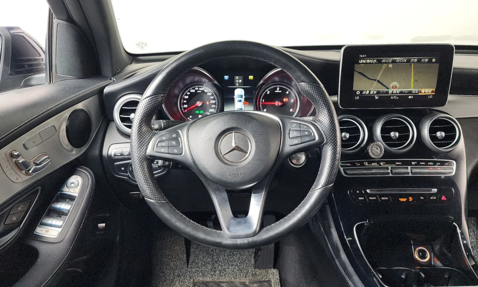 Mercedes-Benz GLC 220, снимка 13 - Автомобили и джипове - 55282555