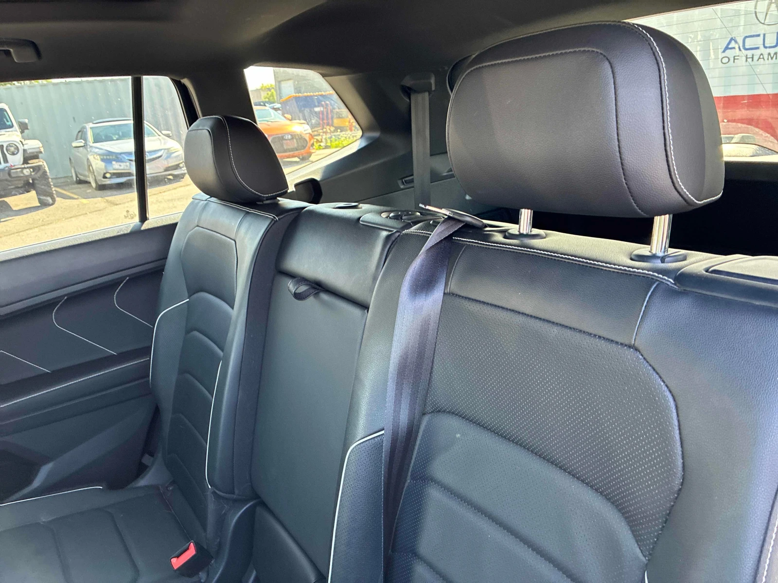 VW Tiguan * Highline R Line * CARFAX * ОПЦИЯ ЗА ФИНАНСИРАНЕ, снимка 13 - Автомобили и джипове - 55839145