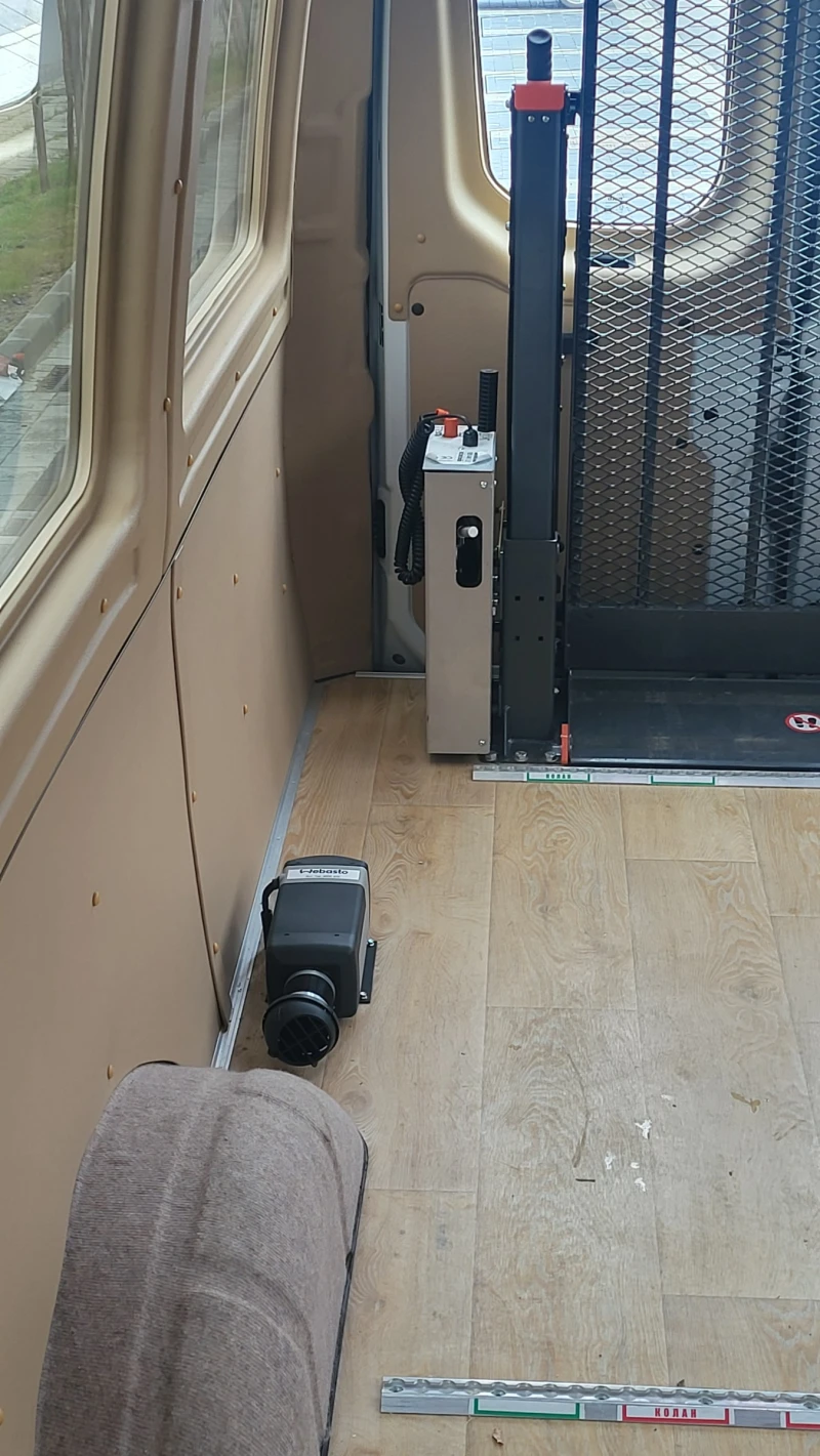 Iveco Daily Daily 35S18 BUS 8+ 1 HI-Matic, инвалидна платформ, снимка 15 - Бусове и автобуси - 53135085