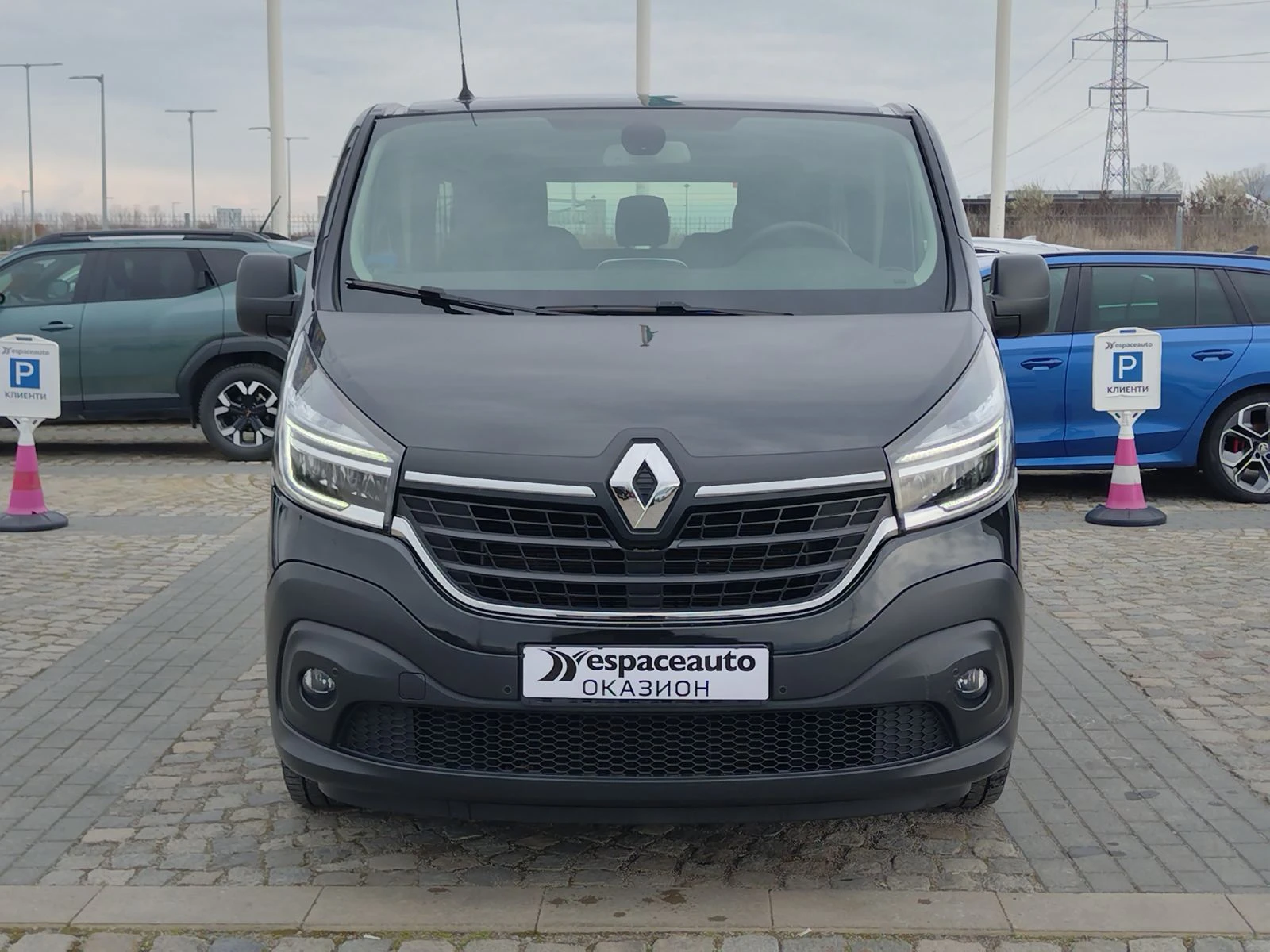 Renault Trafic КАПАРИРАН!!!  2.0dCi/145К.с. L2H1 АВТОМАТИК, снимка 2 - Бусове и автобуси - 54113829