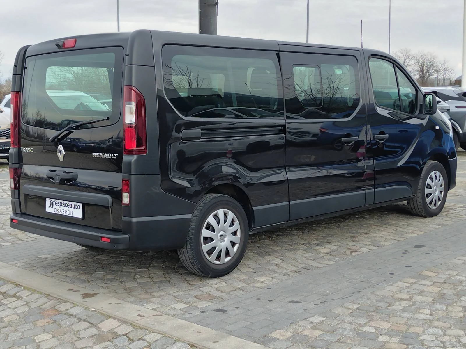 Renault Trafic КАПАРИРАН!!!  2.0dCi/145К.с. L2H1 АВТОМАТИК, снимка 4 - Бусове и автобуси - 54113829