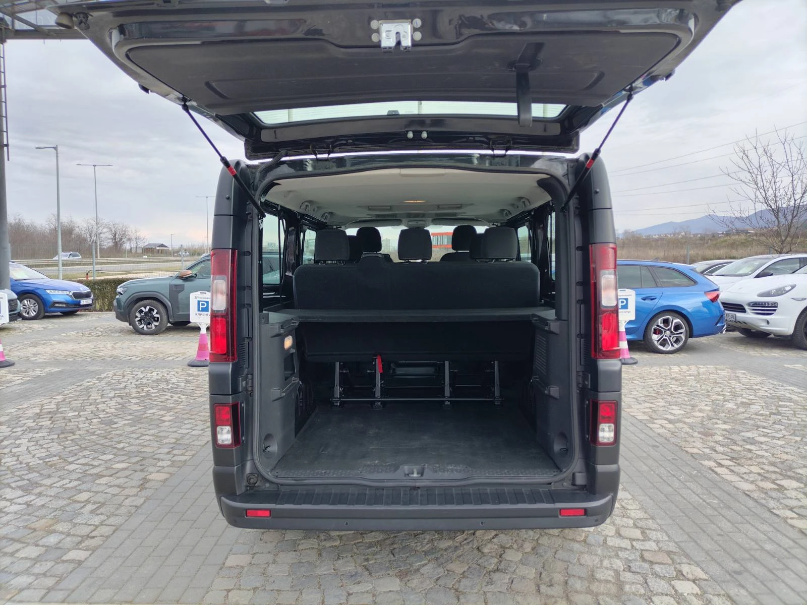 Renault Trafic КАПАРИРАН!!!  2.0dCi/145К.с. L2H1 АВТОМАТИК, снимка 17 - Бусове и автобуси - 54113829