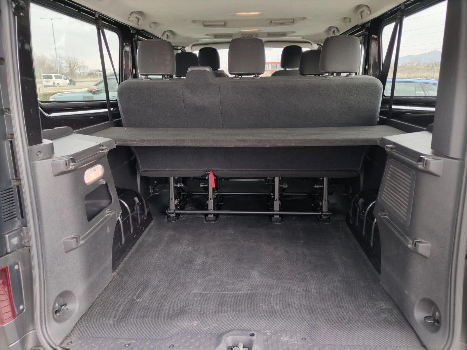 Renault Trafic КАПАРИРАН!!!  2.0dCi/145К.с. L2H1 АВТОМАТИК, снимка 16 - Бусове и автобуси - 54113829