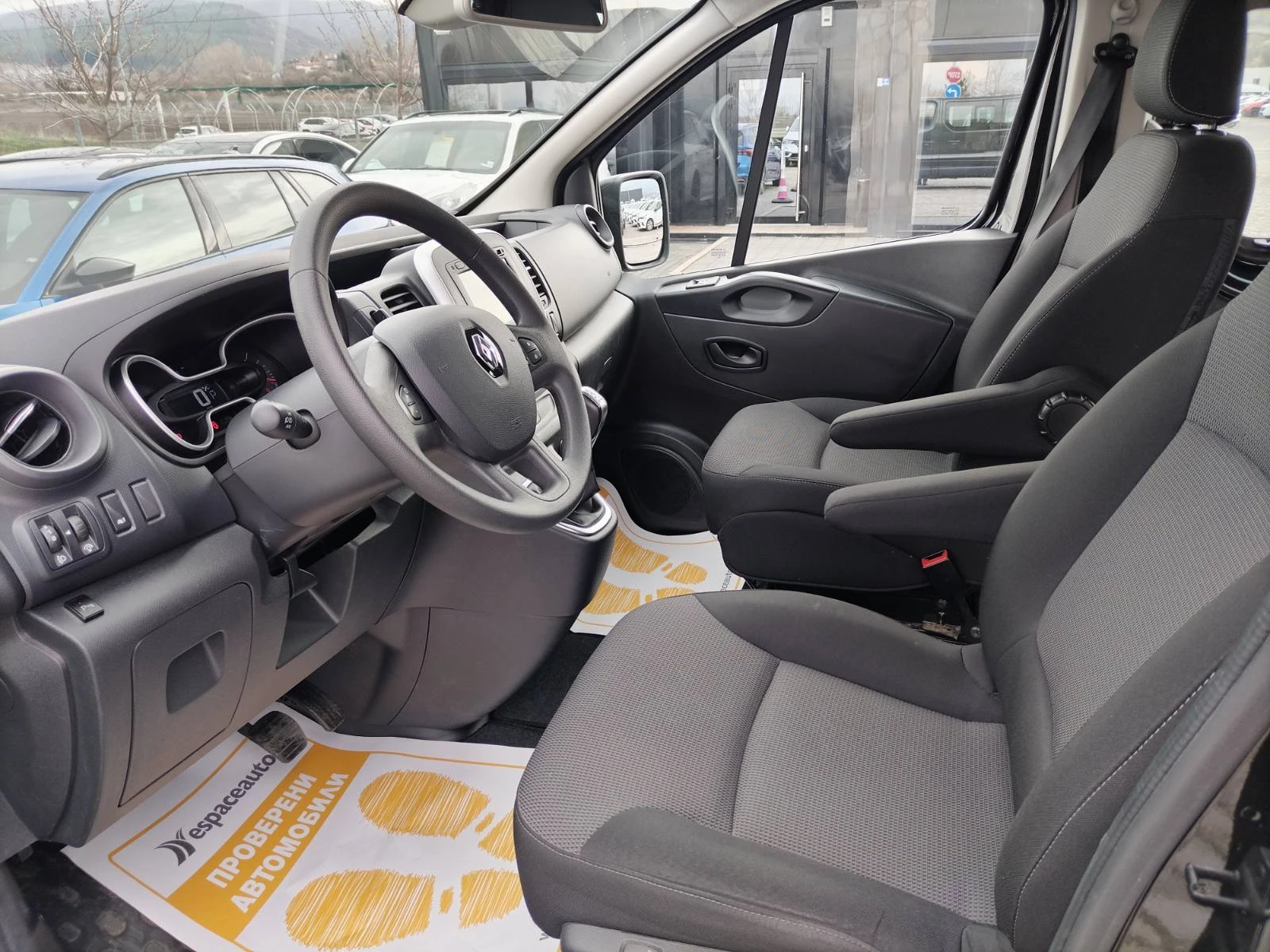 Renault Trafic КАПАРИРАН!!!  2.0dCi/145К.с. L2H1 АВТОМАТИК, снимка 12 - Бусове и автобуси - 54113829
